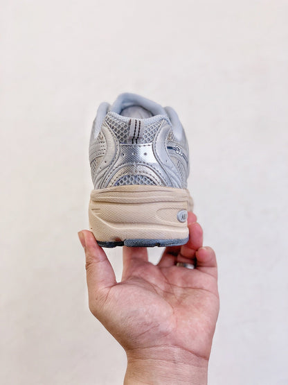 New Balance 530 White Metallica