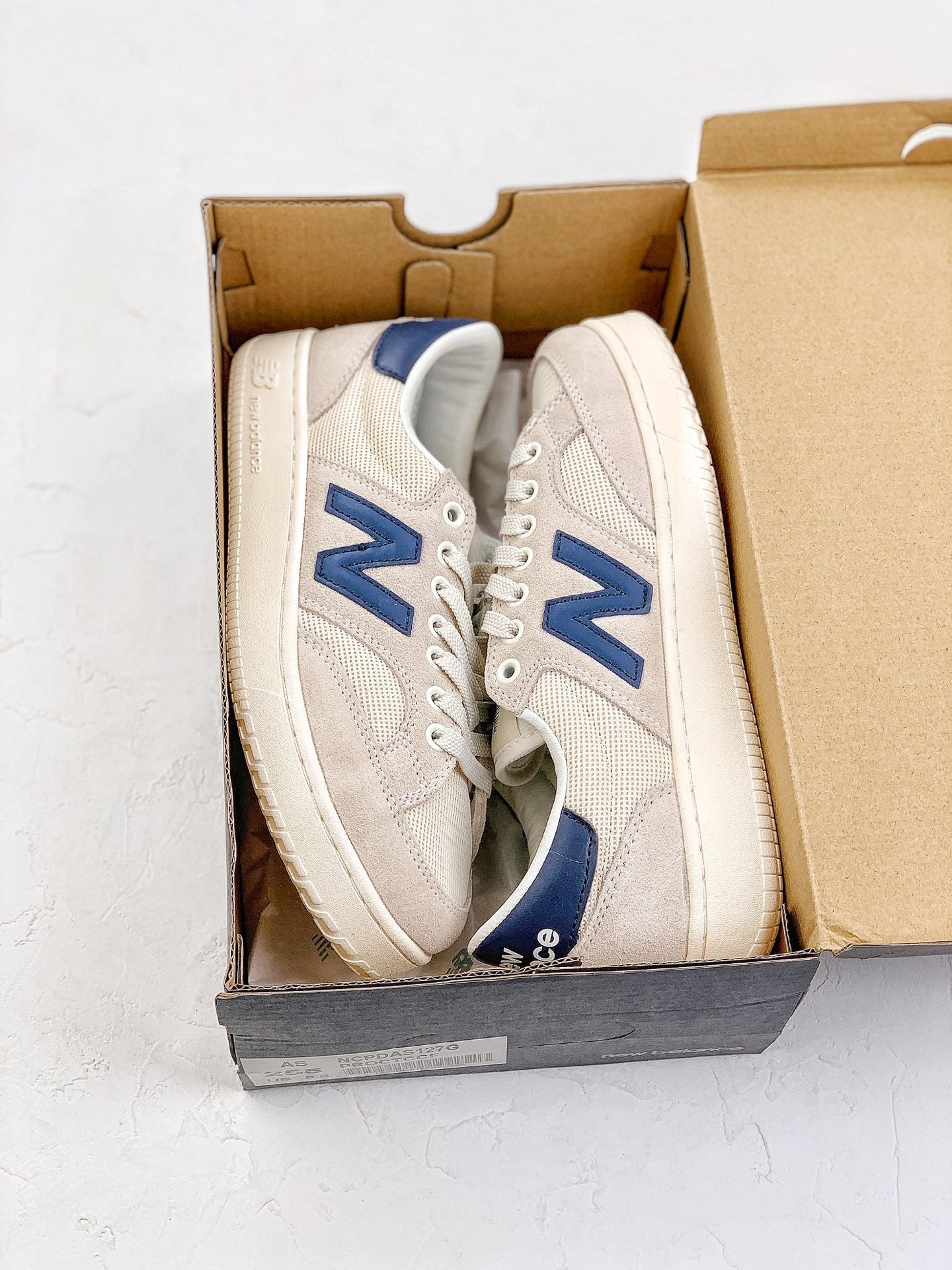 New Balance Pro Court
Beige blue