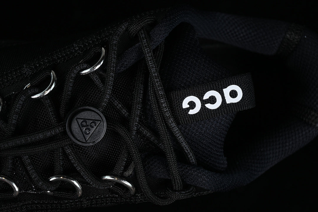 ACG MOUNTAIN FLY 2 LOW SP BLACK/BLACK/WHITE