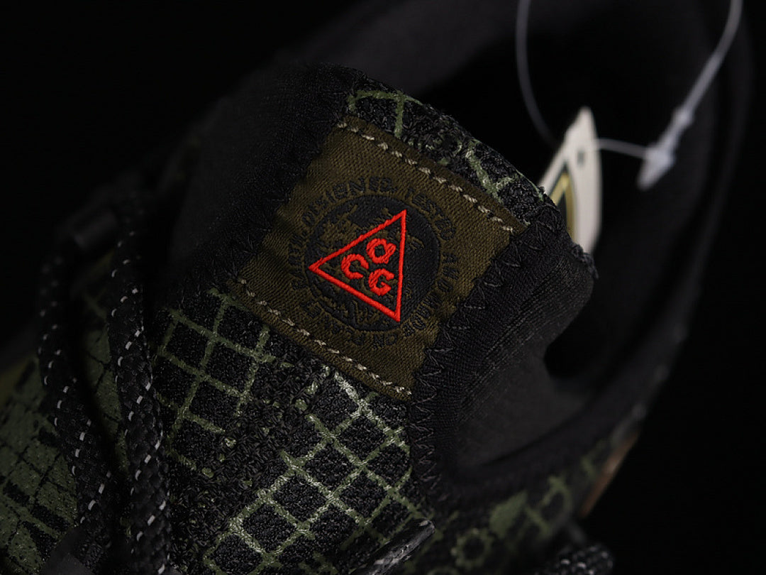 ACG MOUNTAIN FLY LOW SE PILGRIM/BLACK