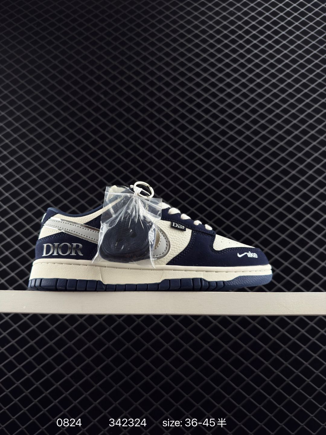 NIKE SB Dunk Low DIY joint branding Cost-effective ceiling Try out the first version Original head layer material Exclusive version Steaming processing brings a better visual and foot experience Large factory pure original quality shipment Cleanliness Electric embroidery process Clean and clean without any hair