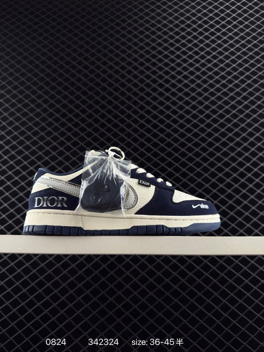 NIKE SB Dunk Low DIY joint branding Cost-effective ceiling Try out the first version Original head layer material Exclusive version Steaming processing brings a better visual and foot experience Large factory pure original quality shipment Cleanliness Electric embroidery process Clean and clean without any hair