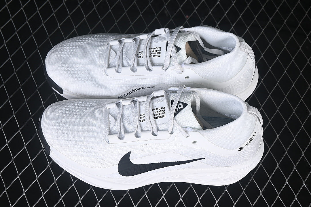ACG PEGASUS TRAIL RUNNING SHOES WHITE/BLACK