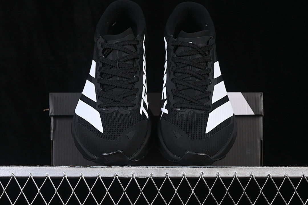 TERREX AGRAVIC SOLE-BOOSTING RUNNING SHOES BLACK/WHITE/BLACK