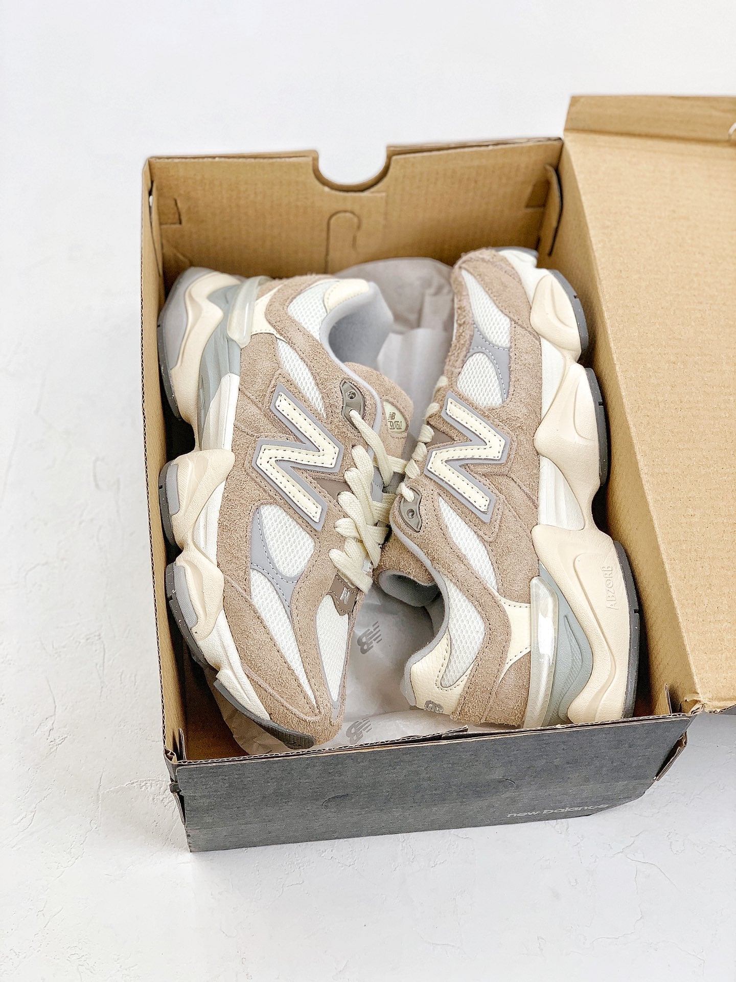New Balance NB 9060 white/ brown