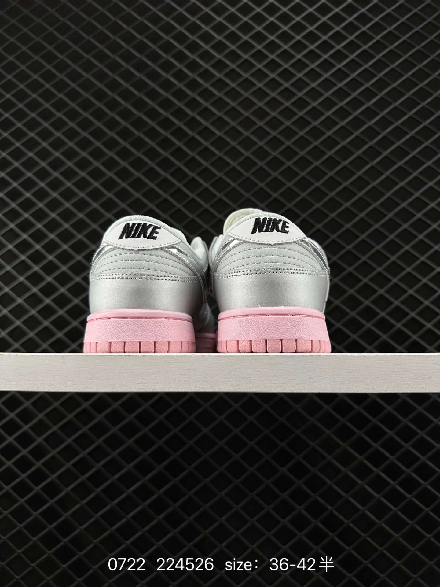 3 224 Year of the Dragon exclusive color matching, Nike sb Dunk Low LX” dunk series low-top casual sports skateboard shoes Item number: HM3698-6 Code: 22426 Size: 36～42 and a half Details
