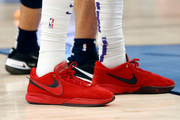 Nike lebron 20 red