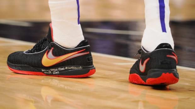 Nike lebron 20 black/red
