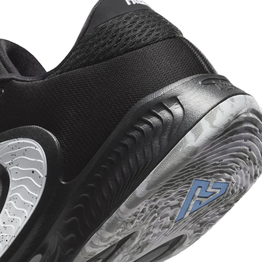 Nike Zoom Freak 4 black