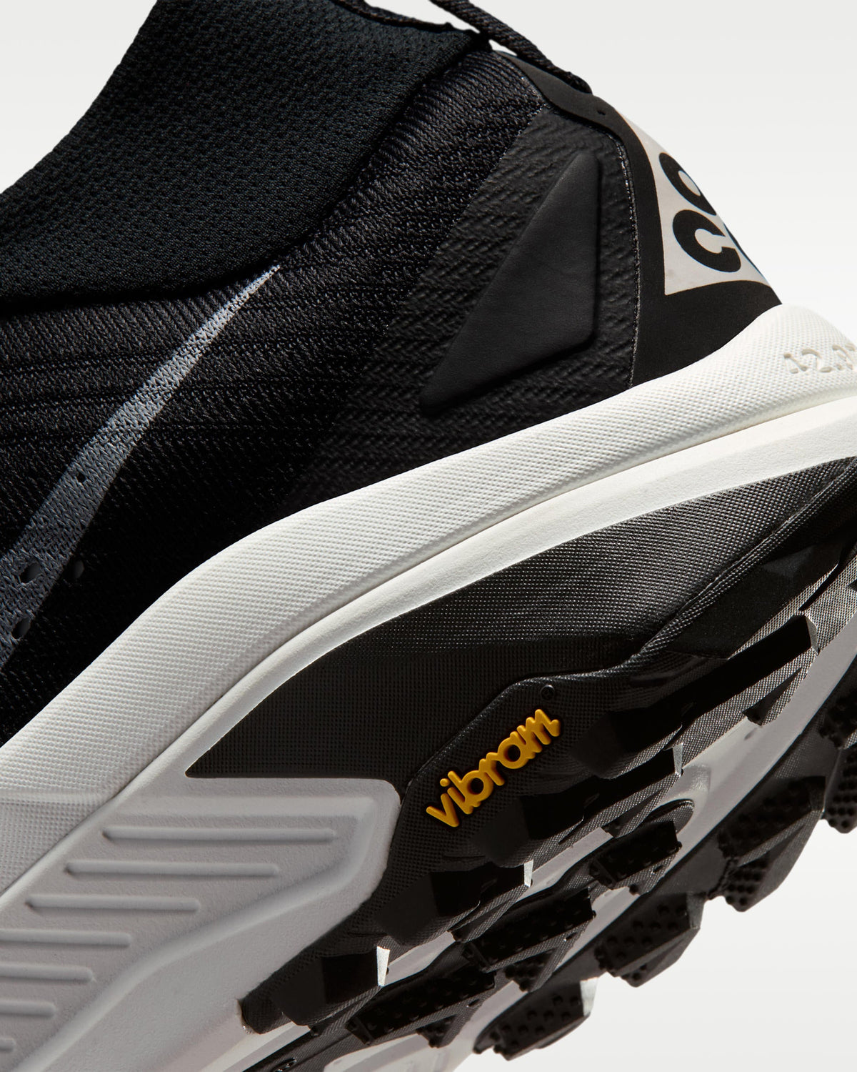 Nike ACG Zegama Trail
