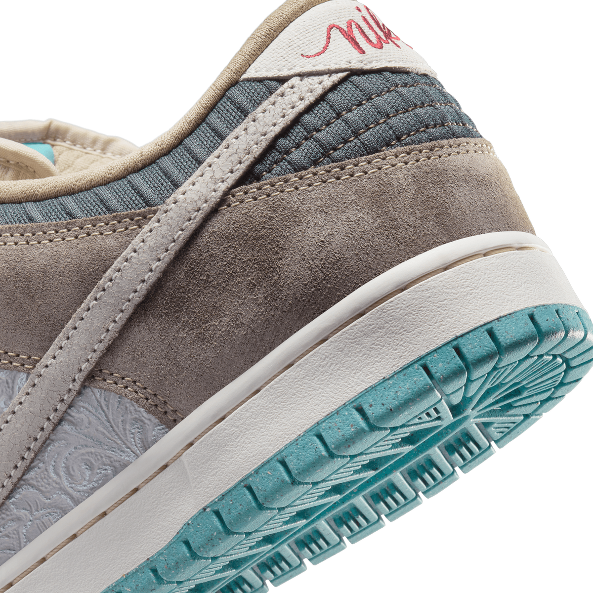 Nike SB Dunk Low 'Big Money Savings'
