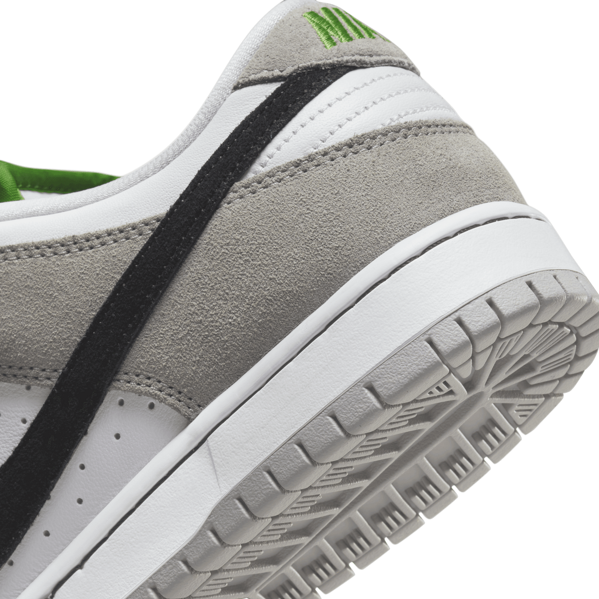 Nike SB Dunk Low 'Chlorophyll'